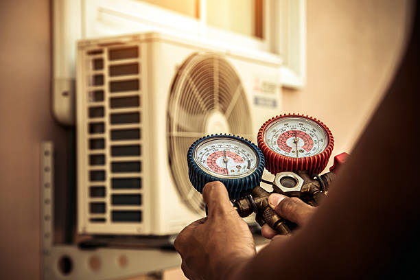 Professional Hvac technician working in Ashland, AL